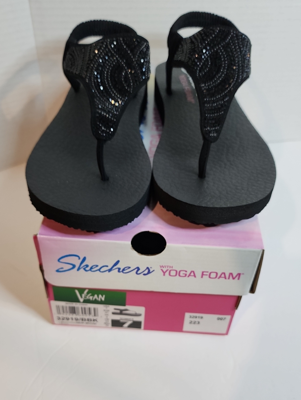 Skechers Yoga Foam Thong Sandals NWB Size 7